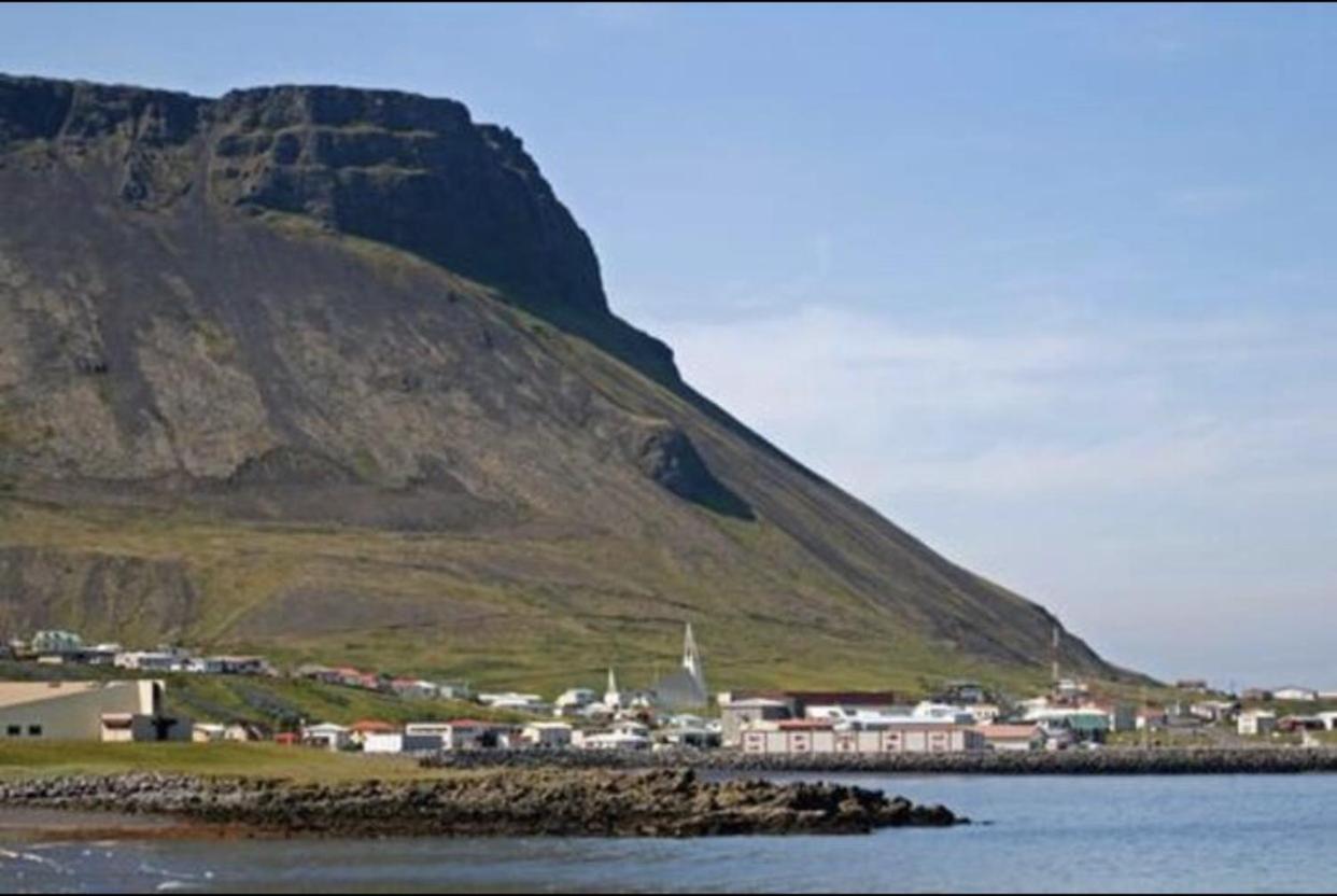 West Peninsula Apartment, Olafsvik. Exterior photo
